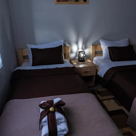 Smestaj & Protic فندق 4*